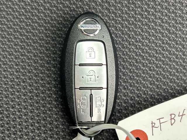 日産 セレナ e－パワー XV 広島県 2020(令2)年 4.3万km ダイヤモンドブラック 禁煙/セーフティパックB/エマージェンシーブレーキ/ハイビームアシスト/車線逸脱警報/標識認識機能/速度標識認識/BSM/プロパロット/インテリジェントルームミラー/コーナーセンサー/純正10インチナビ/・フルセグ/CD/DVD/SD/Bluetooth/純正フリップダウンモニター/アラウンドビューモニター/両側パワースライドドア/ステアリングスイッチ/電動パーキングブレーキ/オートホールド/純正フロアマット/オートライト/スマートキー/プッシュスタート/ETC/W+サイド+カーテンエアバック