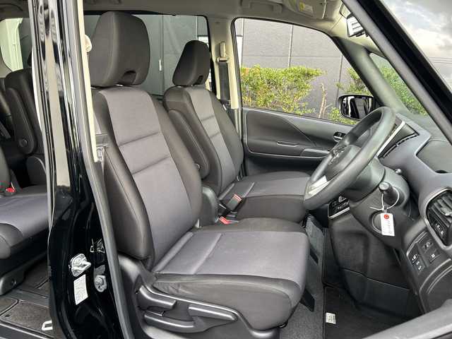 日産 セレナ e－パワー XV 広島県 2020(令2)年 4.3万km ダイヤモンドブラック 禁煙/セーフティパックB/エマージェンシーブレーキ/ハイビームアシスト/車線逸脱警報/標識認識機能/速度標識認識/BSM/プロパロット/インテリジェントルームミラー/コーナーセンサー/純正10インチナビ/・フルセグ/CD/DVD/SD/Bluetooth/純正フリップダウンモニター/アラウンドビューモニター/両側パワースライドドア/ステアリングスイッチ/電動パーキングブレーキ/オートホールド/純正フロアマット/オートライト/スマートキー/プッシュスタート/ETC/W+サイド+カーテンエアバック