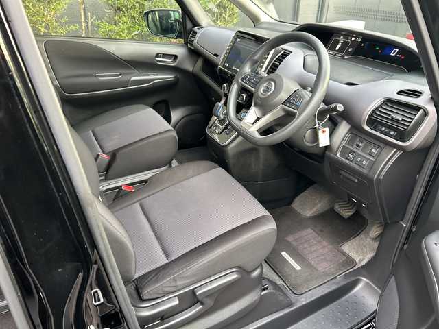 日産 セレナ e－パワー XV 広島県 2020(令2)年 4.3万km ダイヤモンドブラック 禁煙/セーフティパックB/エマージェンシーブレーキ/ハイビームアシスト/車線逸脱警報/標識認識機能/速度標識認識/BSM/プロパロット/インテリジェントルームミラー/コーナーセンサー/純正10インチナビ/・フルセグ/CD/DVD/SD/Bluetooth/純正フリップダウンモニター/アラウンドビューモニター/両側パワースライドドア/ステアリングスイッチ/電動パーキングブレーキ/オートホールド/純正フロアマット/オートライト/スマートキー/プッシュスタート/ETC/W+サイド+カーテンエアバック