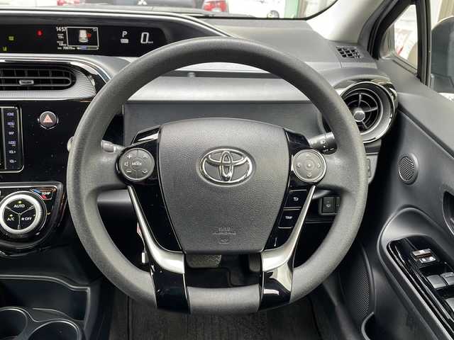 トヨタ アクア 山形県 2019(平31)年 7万km シルバーM ワンオーナー/Toyota Safety Sense /・プリクラッシュセーフティ（レーザーレーダー＋単眼カメラ方式）/・レーンディパーチャーアラート/・オートマチックハイビーム/純正ナビ/CD/DVD/フルセグ/Bluetooth接続/バックカメラ/寒冷地仕様/（ヒーター付ドアミラー・ウインドシールドデアイサー・　　　PTCヒーター)/ハロゲンヘッドライト/純正リモコンエンジンスターター/スマートキー２個/純正フロアマット/社外15インチアルミホイール