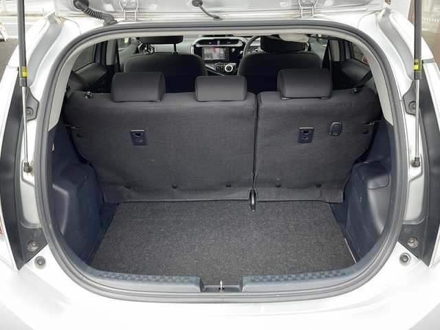 トヨタ アクア 山形県 2019(平31)年 7万km シルバーM ワンオーナー/Toyota Safety Sense /・プリクラッシュセーフティ（レーザーレーダー＋単眼カメラ方式）/・レーンディパーチャーアラート/・オートマチックハイビーム/純正ナビ/CD/DVD/フルセグ/Bluetooth接続/バックカメラ/寒冷地仕様/（ヒーター付ドアミラー・ウインドシールドデアイサー・　　　PTCヒーター)/ハロゲンヘッドライト/純正リモコンエンジンスターター/スマートキー２個/純正フロアマット/社外15インチアルミホイール