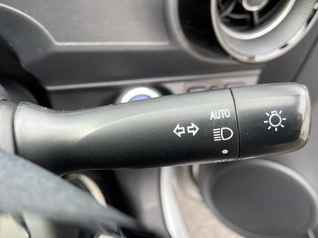 トヨタ アクア 山形県 2019(平31)年 7万km シルバーM ワンオーナー/Toyota Safety Sense /・プリクラッシュセーフティ（レーザーレーダー＋単眼カメラ方式）/・レーンディパーチャーアラート/・オートマチックハイビーム/純正ナビ/CD/DVD/フルセグ/Bluetooth接続/バックカメラ/寒冷地仕様/（ヒーター付ドアミラー・ウインドシールドデアイサー・　　　PTCヒーター)/ハロゲンヘッドライト/純正リモコンエンジンスターター/スマートキー２個/純正フロアマット/社外15インチアルミホイール