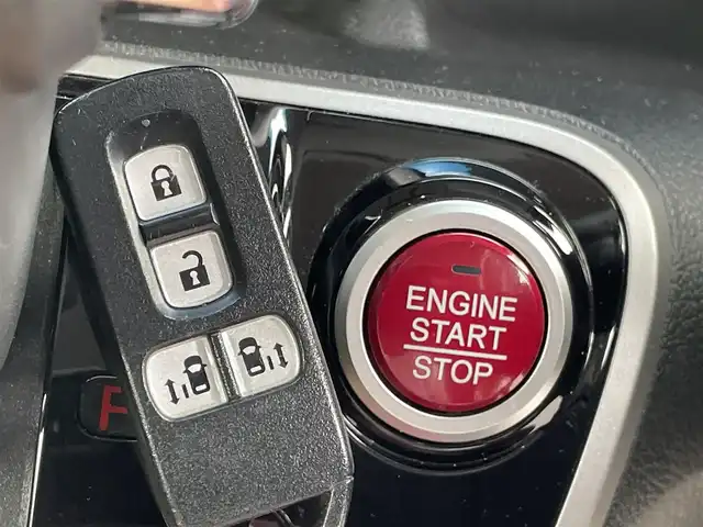 ホンダ Ｎ ＢＯＸ 2トーン カスタム SSパッケージ 群馬県 2015(平27)年 3万km プレミアムダイナミックブルーパール 純正ナビ/ワンセグTV・CD・DVD・BT・SD・Ipod・USB/純正フリップダウンモニター/Bカメラ/ETC/両側パワスラ/オートライト/プッシュスタート/ステアリングリモコン/純正アルミホイール/純正フロアマット
