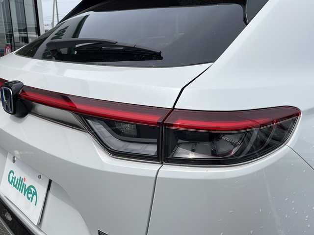 ホンダ ヴェゼル ハイブリッド e:HEV Z 新潟県 2024(令6)年 1.8万km プラチナホワイトパール ワンオーナー/冬タイヤアルミホイールセット積載/４WD/ディーラーオプションナビ/（フルセグ/Bluetooth）/衝突軽減/踏み間違え抑制装置/コーナーセンサー/レーダークルーズコントロール/レーンキープアシスト（操舵支援あり）/BSM/ドライブレコーダー/ETC2.0ビルドイン/ハーフレザーシート/前席シートヒーター/ステアリングスイッチ/ステアリングヒーター/パドルシフト/パワーバックドア/シーケンシャルウィンカー/LEDヘッドライト/フォグランプ/ウィンカーミラー/電格ミラー/スペアキー×１
