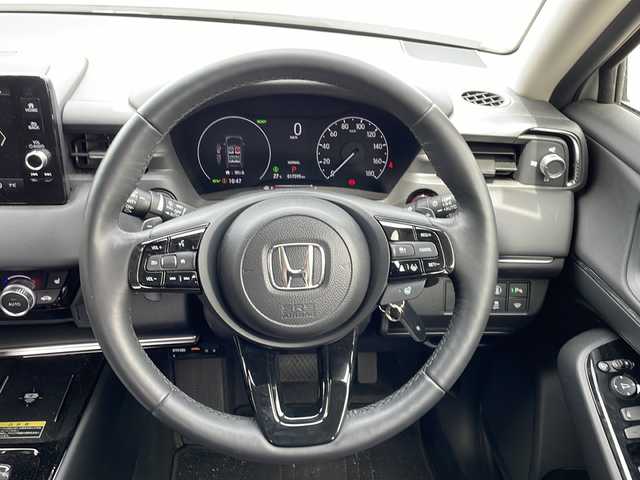 ホンダ ヴェゼル ハイブリッド e:HEV Z 新潟県 2024(令6)年 1.8万km プラチナホワイトパール ワンオーナー/冬タイヤアルミホイールセット積載/４WD/ディーラーオプションナビ/（フルセグ/Bluetooth）/衝突軽減/踏み間違え抑制装置/コーナーセンサー/レーダークルーズコントロール/レーンキープアシスト（操舵支援あり）/BSM/ドライブレコーダー/ETC2.0ビルドイン/ハーフレザーシート/前席シートヒーター/ステアリングスイッチ/ステアリングヒーター/パドルシフト/パワーバックドア/シーケンシャルウィンカー/LEDヘッドライト/フォグランプ/ウィンカーミラー/電格ミラー/スペアキー×１