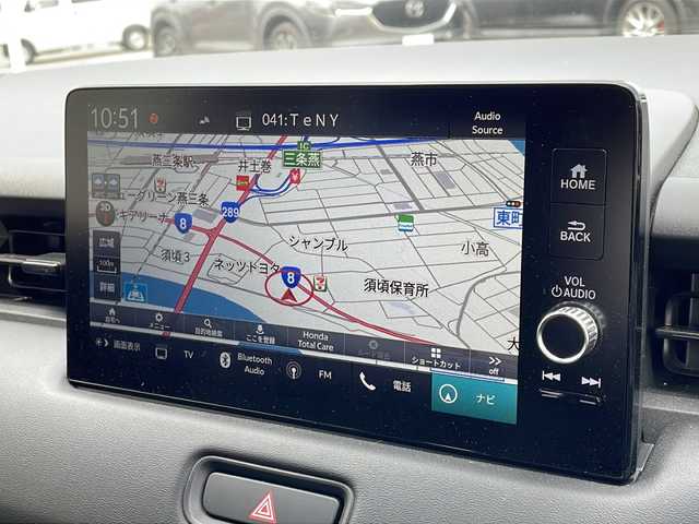 ホンダ ヴェゼル ハイブリッド e:HEV Z 新潟県 2024(令6)年 1.8万km プラチナホワイトパール ワンオーナー/冬タイヤアルミホイールセット積載/４WD/ディーラーオプションナビ/（フルセグ/Bluetooth）/衝突軽減/踏み間違え抑制装置/コーナーセンサー/レーダークルーズコントロール/レーンキープアシスト（操舵支援あり）/BSM/ドライブレコーダー/ETC2.0ビルドイン/ハーフレザーシート/前席シートヒーター/ステアリングスイッチ/ステアリングヒーター/パドルシフト/パワーバックドア/シーケンシャルウィンカー/LEDヘッドライト/フォグランプ/ウィンカーミラー/電格ミラー/スペアキー×１