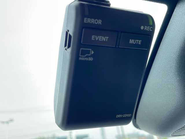 ホンダ ヴェゼル ハイブリッド e:HEV Z 新潟県 2024(令6)年 1.8万km プラチナホワイトパール ワンオーナー/冬タイヤアルミホイールセット積載/４WD/ディーラーオプションナビ/（フルセグ/Bluetooth）/衝突軽減/踏み間違え抑制装置/コーナーセンサー/レーダークルーズコントロール/レーンキープアシスト（操舵支援あり）/BSM/ドライブレコーダー/ETC2.0ビルドイン/ハーフレザーシート/前席シートヒーター/ステアリングスイッチ/ステアリングヒーター/パドルシフト/パワーバックドア/シーケンシャルウィンカー/LEDヘッドライト/フォグランプ/ウィンカーミラー/電格ミラー/スペアキー×１