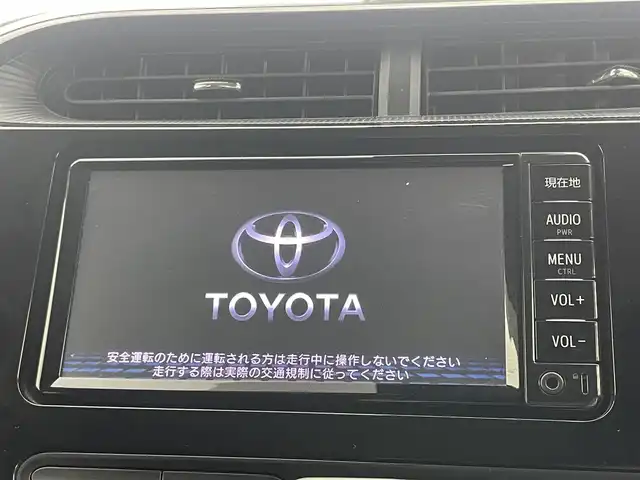 トヨタ アクア S スタイルブラック 岡山県 2018(平30)年 6.8万km ブラックマイカ 純正SDナビ（BT/ワンセグ/CD）/衝突軽減ブレーキ/ビルトインETC/バックカメラ/コーナーセンサー/レーンキープアシスト/オートハイビーム/プッシュスタート/スマートキー×2/アイドリングストップ/オートライト/純正フロアマット/ドアバイザー/新車保証書/取扱説明書