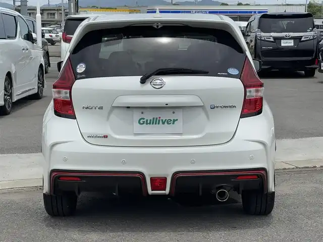 日産 ノート e－パワー ニスモ 徳島県 2018(平30)年 2.9万km ブリリアントホワイトパール 純正ナビ　MM317D-w/(AM.FM.CD.DVD.BT.フルセグ)/全方位カメラ/バックカメラ/ETC/前方ドライブレコーダー/プッシュスタート/スマートキー/インテリジェントエマージェンシーブレーキ/デジタルインナーミラー/純正ドアバイザー/電動格納ミラー/純正フロアマット/オートライト/前後コーナーセンサー/LEDヘッドライト