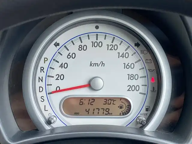 スズキ スプラッシュ 岐阜県 2013(平25)年 4.2万km コスミックブラックパール 純正カーオーディオ/（CD・MDプレーヤー/FM・AMラジオ）/電動格納ミラー/パワーウィンドウ/パワーステアリング/マニュアルエアコン/純正15インチホイール/純正フロアマット/ABS/横滑り防止装置/盗難防止装置/ダブル＋サイドエアバッグ