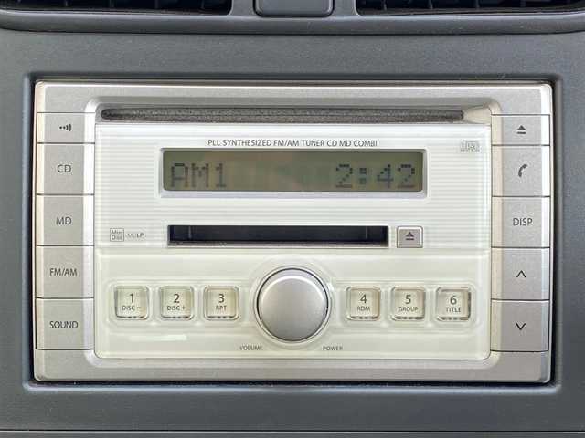 スズキ スプラッシュ 岐阜県 2013(平25)年 4.2万km コスミックブラックパール 純正カーオーディオ/（CD・MDプレーヤー/FM・AMラジオ）/電動格納ミラー/パワーウィンドウ/パワーステアリング/マニュアルエアコン/純正15インチホイール/純正フロアマット/ABS/横滑り防止装置/盗難防止装置/ダブル＋サイドエアバッグ