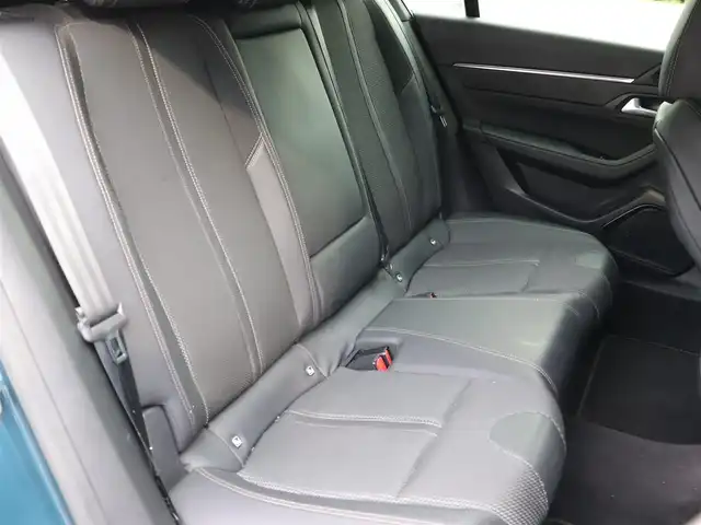 プジョー ５０８ SW GTライン 宮城県 2019(令1)年 6.3万km 紺 純正ナビ【ＢＴ／フルセグＴＶ／ＵＳＢ】/ハーフレザーシート　/ＦＯＣＡＬサウンドシステム　/ワイヤレス充電　/アダプティブクルーズコントロール　/パドルシフト　/パーキングセンサー　/ブラインドスポットモニター　/アンビエントライト　/前席シートヒーター　/前席パワーシート/アクティブセーフティブレーキ/パワーバックドア/インテリジェントハイビーム/純正18インチAW/電動格納ミラー/ルーフレール/レーンキープアシスト/LEDヘッドライト/ETC/禁煙車