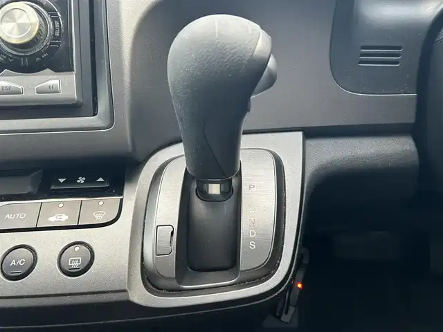 ホンダ ストリーム RSZ 東京都 2007(平19)年 8.8万km ナイトホークブラックパール ワンオーナー/カーオーディオ（KW-MZ640）/AM/FM/CD/MD/ETC/純正17インチアルミホイール/純正フロアマット/パワーステアリング/パワーウィンドウ/電動格納ミラー/保証書/取り扱い説明書