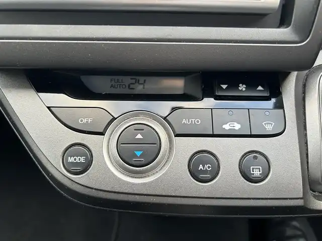 ホンダ ストリーム RSZ 東京都 2007(平19)年 8.8万km ナイトホークブラックパール ワンオーナー/カーオーディオ（KW-MZ640）/AM/FM/CD/MD/ETC/純正17インチアルミホイール/純正フロアマット/パワーステアリング/パワーウィンドウ/電動格納ミラー/保証書/取り扱い説明書