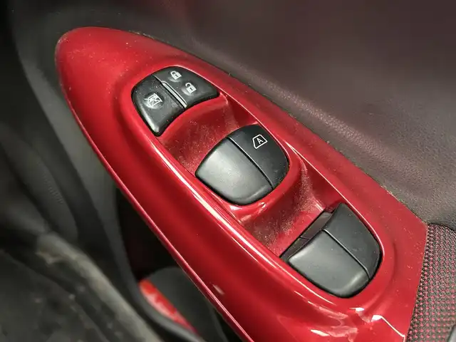 日産 ジューク 15RX Vセレ ドレスアップ 新潟県 2011(平23)年 7万km ラディアントレッド 社外ナビ【フルセグTV/FM・AM/CD/BT】/オートライト/電格ミラー/純正アルミホイール/純正フロアマット/盗難防止/横滑り防止/革巻きステアリング/プッシュスタート/スマートキー