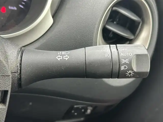 日産 ジューク 15RX Vセレ ドレスアップ 新潟県 2011(平23)年 7万km ラディアントレッド 社外ナビ【フルセグTV/FM・AM/CD/BT】/オートライト/電格ミラー/純正アルミホイール/純正フロアマット/盗難防止/横滑り防止/革巻きステアリング/プッシュスタート/スマートキー