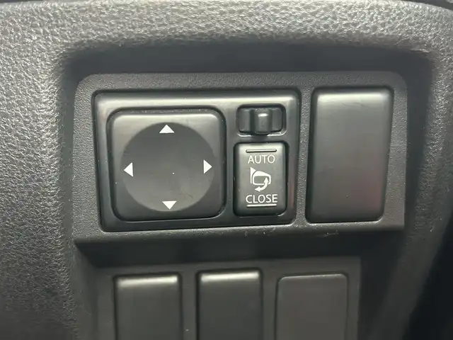 日産 ジューク 15RX Vセレ ドレスアップ 新潟県 2011(平23)年 7万km ラディアントレッド 社外ナビ【フルセグTV/FM・AM/CD/BT】/オートライト/電格ミラー/純正アルミホイール/純正フロアマット/盗難防止/横滑り防止/革巻きステアリング/プッシュスタート/スマートキー