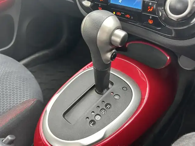 日産 ジューク 15RX Vセレ ドレスアップ 新潟県 2011(平23)年 7万km ラディアントレッド 社外ナビ【フルセグTV/FM・AM/CD/BT】/オートライト/電格ミラー/純正アルミホイール/純正フロアマット/盗難防止/横滑り防止/革巻きステアリング/プッシュスタート/スマートキー