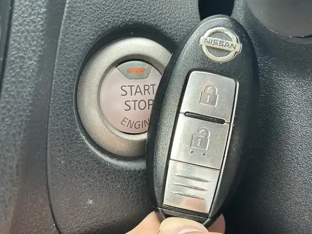 日産 ジューク 15RX Vセレ ドレスアップ 新潟県 2011(平23)年 7万km ラディアントレッド 社外ナビ【フルセグTV/FM・AM/CD/BT】/オートライト/電格ミラー/純正アルミホイール/純正フロアマット/盗難防止/横滑り防止/革巻きステアリング/プッシュスタート/スマートキー