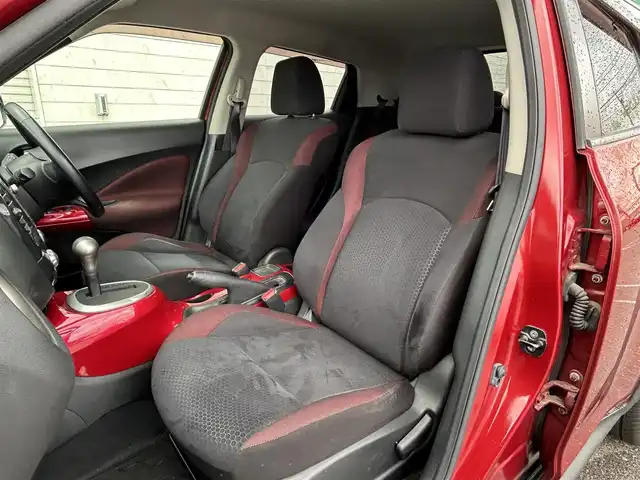 日産 ジューク 15RX Vセレ ドレスアップ 新潟県 2011(平23)年 7万km ラディアントレッド 社外ナビ【フルセグTV/FM・AM/CD/BT】/オートライト/電格ミラー/純正アルミホイール/純正フロアマット/盗難防止/横滑り防止/革巻きステアリング/プッシュスタート/スマートキー