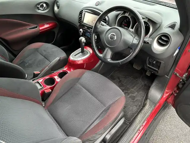 日産 ジューク 15RX Vセレ ドレスアップ 新潟県 2011(平23)年 7万km ラディアントレッド 社外ナビ【フルセグTV/FM・AM/CD/BT】/オートライト/電格ミラー/純正アルミホイール/純正フロアマット/盗難防止/横滑り防止/革巻きステアリング/プッシュスタート/スマートキー