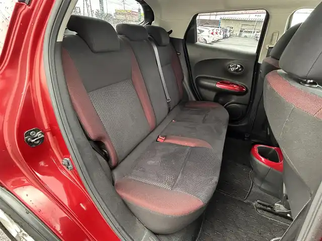 日産 ジューク 15RX Vセレ ドレスアップ 新潟県 2011(平23)年 7万km ラディアントレッド 社外ナビ【フルセグTV/FM・AM/CD/BT】/オートライト/電格ミラー/純正アルミホイール/純正フロアマット/盗難防止/横滑り防止/革巻きステアリング/プッシュスタート/スマートキー