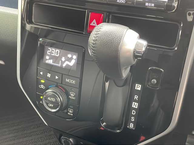 トヨタ ルーミー カスタムG S 青森県 2018(平30)年 9.3万km ブラックマイカメタリック 4WD/寒冷地仕様/純正9インチナビ・フルセグTV/CD・DVD・Bluetooth・SD/バックカメラ/両側パワースライドドア/革調シートカバー/OP前席シートヒーター/スマートアシスト/衝突軽減ブレーキ/クルーズコントロール/車線逸脱警報/純正エンジンスターター/ワイパーデアイサー/ビルトインETC/LEDヘッドライト/LEDフォグランプ/純正エアロ/純正14インチアルミ/スマートキー/プッシュスタート