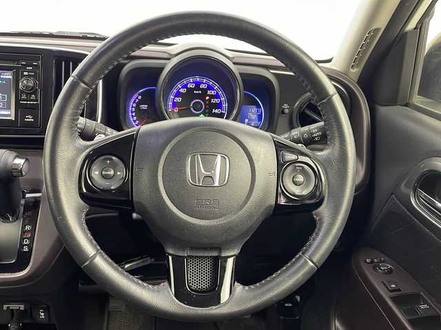 ホンダ Ｎ ＯＮＥ プレミアム ツアラー 新潟県 2015(平27)年 11.3万km プレミアムホワイトパール 　純正ディスプレイオーディオ/　ワンセグテレビ/　バックカメラ/　アイドリングストップ/　ウィンカーミラー/　プッシュスタート/　ETC/　HID/　パドルシフト/　ドライブレコーダー/　前席シートヒーター/　純正15インチ