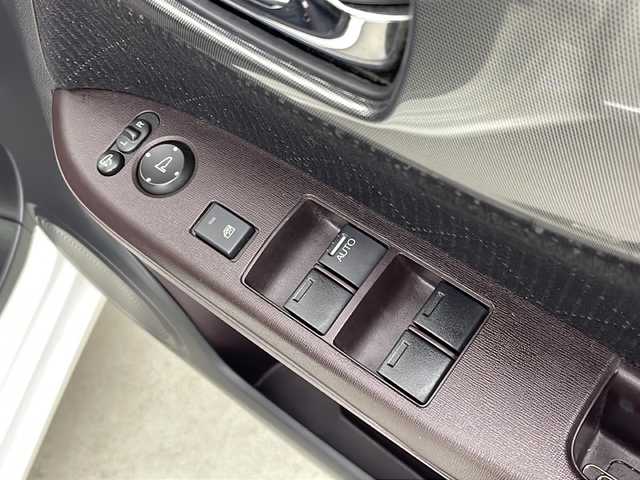 ホンダ Ｎ ＯＮＥ プレミアム ツアラー 新潟県 2015(平27)年 11.3万km プレミアムホワイトパール 　純正ディスプレイオーディオ/　ワンセグテレビ/　バックカメラ/　アイドリングストップ/　ウィンカーミラー/　プッシュスタート/　ETC/　HID/　パドルシフト/　ドライブレコーダー/　前席シートヒーター/　純正15インチ