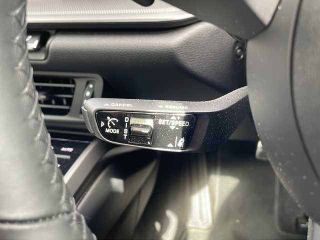 ポルシェ ポルシェ ９１１ カレラ 東京都 2024(令6)年 0.6万km グレー 車体色　M7J　スレートグレーネオ/ワンオーナー/スポーツクロノ/新車時保証書　/取扱説明書/ブレーキアシスト/レーンキープアシスト/レーンチェンジアシスト/アダプティブクルーズコントロール/純正ナビ/BT/USB/AppleCarplay/360度カメラ　ETC【2.0】/ドライブレコーダー【３６０度＋前後】/レザーシート/シートヒーター/フロント背もたれパワーシート/スポーツエキゾーストシステム/アクティブサスペンション/スマートキー×２/LEDヘッドライト/オートライト/パドルシフト付皮巻きハンドル/Carrera　S　20インチアルミ【フロント】/Carrera　S　21インチアルミ【リヤ】