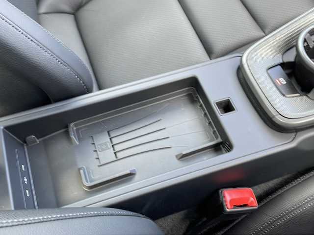 ポルシェ ポルシェ ９１１ カレラ 東京都 2024(令6)年 0.6万km グレー 車体色　M7J　スレートグレーネオ/ワンオーナー/スポーツクロノ/新車時保証書　/取扱説明書/ブレーキアシスト/レーンキープアシスト/レーンチェンジアシスト/アダプティブクルーズコントロール/純正ナビ/BT/USB/AppleCarplay/360度カメラ　ETC【2.0】/ドライブレコーダー【３６０度＋前後】/レザーシート/シートヒーター/フロント背もたれパワーシート/スポーツエキゾーストシステム/アクティブサスペンション/スマートキー×２/LEDヘッドライト/オートライト/パドルシフト付皮巻きハンドル/Carrera　S　20インチアルミ【フロント】/Carrera　S　21インチアルミ【リヤ】