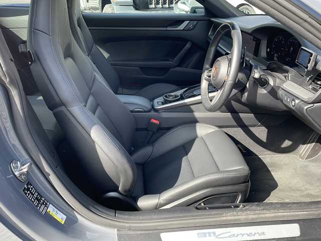ポルシェ ポルシェ ９１１ カレラ 東京都 2024(令6)年 0.6万km グレー 車体色　M7J　スレートグレーネオ/ワンオーナー/スポーツクロノ/新車時保証書　/取扱説明書/ブレーキアシスト/レーンキープアシスト/レーンチェンジアシスト/アダプティブクルーズコントロール/純正ナビ/BT/USB/AppleCarplay/360度カメラ　ETC【2.0】/ドライブレコーダー【３６０度＋前後】/レザーシート/シートヒーター/フロント背もたれパワーシート/スポーツエキゾーストシステム/アクティブサスペンション/スマートキー×２/LEDヘッドライト/オートライト/パドルシフト付皮巻きハンドル/Carrera　S　20インチアルミ【フロント】/Carrera　S　21インチアルミ【リヤ】