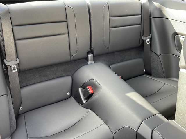 ポルシェ ポルシェ ９１１ カレラ 東京都 2024(令6)年 0.6万km グレー 車体色　M7J　スレートグレーネオ/ワンオーナー/スポーツクロノ/新車時保証書　/取扱説明書/ブレーキアシスト/レーンキープアシスト/レーンチェンジアシスト/アダプティブクルーズコントロール/純正ナビ/BT/USB/AppleCarplay/360度カメラ　ETC【2.0】/ドライブレコーダー【３６０度＋前後】/レザーシート/シートヒーター/フロント背もたれパワーシート/スポーツエキゾーストシステム/アクティブサスペンション/スマートキー×２/LEDヘッドライト/オートライト/パドルシフト付皮巻きハンドル/Carrera　S　20インチアルミ【フロント】/Carrera　S　21インチアルミ【リヤ】