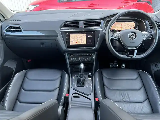 フォルクスワーゲン ティグアン TSI ハイライン 愛知県 2019(平31)年 1.5万km ピュアホワイト /正規ディーラー車/禁煙/黒革シート//純正ナビ/フルセグ/CD/DVD/SD/BT/USB/AUX//全方位カメラ/前後ドラレコ/ビルトインETC2.0//シートヒーター/メモリ付きパワーシート//革巻きステア/ステアスイッチ/パドルシフト//電動パ＾キングブレーキ//ACC/フロントアシスト/レーンキープアシスト/サイドアシスト//アテンションアラート/ダイナミックライトアシスト/パークアシスト//プロアクティブオキュパントプロテクション/パークアシスト//純正LEDオートライト/純正フォグ//純正ゴムマット/純正18インチAW/ルーフレール//パワーバックドア/照明付きバニティミラー//新車時保証書//取扱説明書//スペアスマートキー