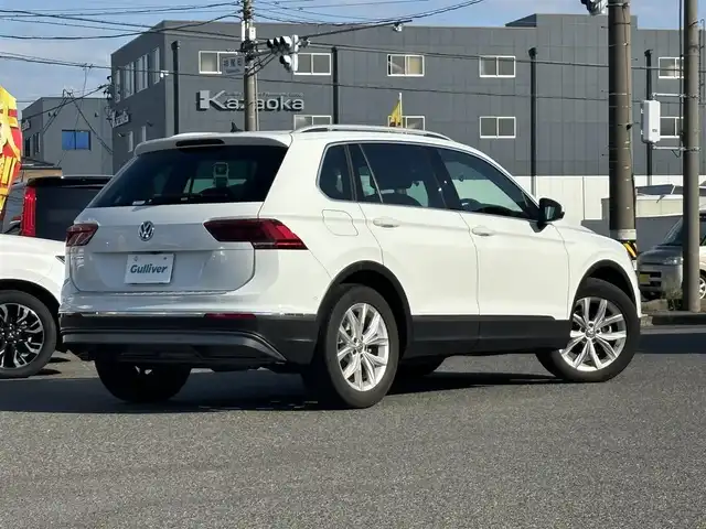 フォルクスワーゲン ティグアン TSI ハイライン 愛知県 2019(平31)年 1.5万km ピュアホワイト /正規ディーラー車/禁煙/黒革シート//純正ナビ/フルセグ/CD/DVD/SD/BT/USB/AUX//全方位カメラ/前後ドラレコ/ビルトインETC2.0//シートヒーター/メモリ付きパワーシート//革巻きステア/ステアスイッチ/パドルシフト//電動パ＾キングブレーキ//ACC/フロントアシスト/レーンキープアシスト/サイドアシスト//アテンションアラート/ダイナミックライトアシスト/パークアシスト//プロアクティブオキュパントプロテクション/パークアシスト//純正LEDオートライト/純正フォグ//純正ゴムマット/純正18インチAW/ルーフレール//パワーバックドア/照明付きバニティミラー//新車時保証書//取扱説明書//スペアスマートキー