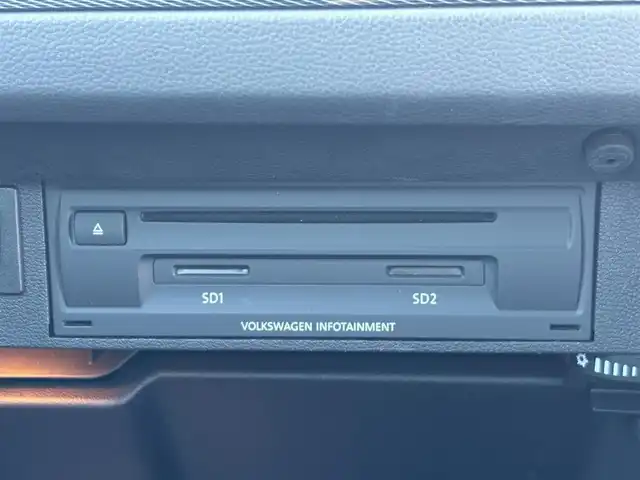 フォルクスワーゲン ティグアン TSI ハイライン 愛知県 2019(平31)年 1.5万km ピュアホワイト /正規ディーラー車/禁煙/黒革シート//純正ナビ/フルセグ/CD/DVD/SD/BT/USB/AUX//全方位カメラ/前後ドラレコ/ビルトインETC2.0//シートヒーター/メモリ付きパワーシート//革巻きステア/ステアスイッチ/パドルシフト//電動パ＾キングブレーキ//ACC/フロントアシスト/レーンキープアシスト/サイドアシスト//アテンションアラート/ダイナミックライトアシスト/パークアシスト//プロアクティブオキュパントプロテクション/パークアシスト//純正LEDオートライト/純正フォグ//純正ゴムマット/純正18インチAW/ルーフレール//パワーバックドア/照明付きバニティミラー//新車時保証書//取扱説明書//スペアスマートキー