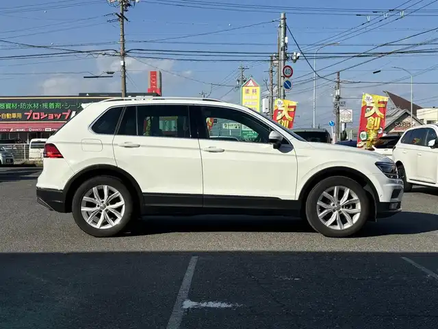 フォルクスワーゲン ティグアン TSI ハイライン 愛知県 2019(平31)年 1.5万km ピュアホワイト /正規ディーラー車/禁煙/黒革シート//純正ナビ/フルセグ/CD/DVD/SD/BT/USB/AUX//全方位カメラ/前後ドラレコ/ビルトインETC2.0//シートヒーター/メモリ付きパワーシート//革巻きステア/ステアスイッチ/パドルシフト//電動パ＾キングブレーキ//ACC/フロントアシスト/レーンキープアシスト/サイドアシスト//アテンションアラート/ダイナミックライトアシスト/パークアシスト//プロアクティブオキュパントプロテクション/パークアシスト//純正LEDオートライト/純正フォグ//純正ゴムマット/純正18インチAW/ルーフレール//パワーバックドア/照明付きバニティミラー//新車時保証書//取扱説明書//スペアスマートキー