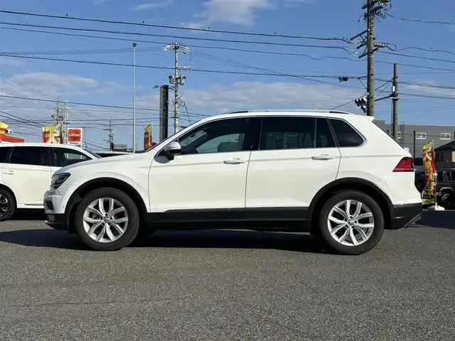 フォルクスワーゲン ティグアン TSI ハイライン 愛知県 2019(平31)年 1.5万km ピュアホワイト /正規ディーラー車/禁煙/黒革シート//純正ナビ/フルセグ/CD/DVD/SD/BT/USB/AUX//全方位カメラ/前後ドラレコ/ビルトインETC2.0//シートヒーター/メモリ付きパワーシート//革巻きステア/ステアスイッチ/パドルシフト//電動パ＾キングブレーキ//ACC/フロントアシスト/レーンキープアシスト/サイドアシスト//アテンションアラート/ダイナミックライトアシスト/パークアシスト//プロアクティブオキュパントプロテクション/パークアシスト//純正LEDオートライト/純正フォグ//純正ゴムマット/純正18インチAW/ルーフレール//パワーバックドア/照明付きバニティミラー//新車時保証書//取扱説明書//スペアスマートキー