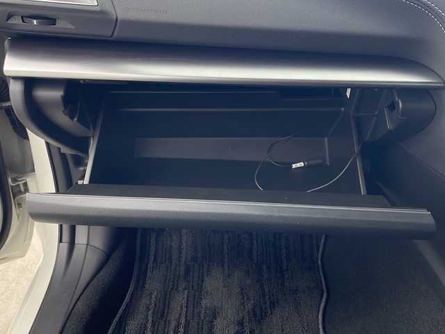 スバル インプレッサ Ｇ４ 2．0i－S アイサイト 秋田県 2018(平30)年 3万km クリスタルホワイトP 純正ナビ【AM/FM/BT/CD/DVD】 /フルセグTV /バックカメラ/ ETC2.0 /横滑り防止装置　/レーンキープアシスト /衝突被害軽減システム /クルーズコントロール /パドルシフト /前席シートヒーター /前席パワーシート/自動パーキングブレーキ/ヒルディセントコントロール/USBポート/オートエアコン/オートライト/ステアリングリモコン/プッシュスタート/スマートキー/スペアキー有/アイドリングストップ/クリアランスソナー/ライトレベライザー/革巻きステアリング/ 純正AW/フォグライト