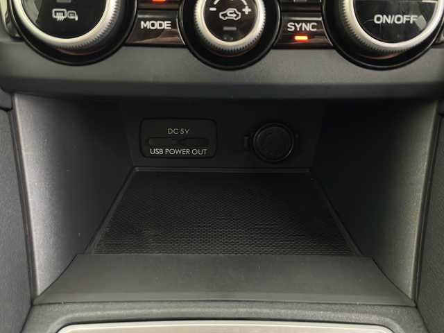 スバル インプレッサ Ｇ４ 2．0i－S アイサイト 秋田県 2018(平30)年 3万km クリスタルホワイトP 純正ナビ【AM/FM/BT/CD/DVD】 /フルセグTV /バックカメラ/ ETC2.0 /横滑り防止装置　/レーンキープアシスト /衝突被害軽減システム /クルーズコントロール /パドルシフト /前席シートヒーター /前席パワーシート/自動パーキングブレーキ/ヒルディセントコントロール/USBポート/オートエアコン/オートライト/ステアリングリモコン/プッシュスタート/スマートキー/スペアキー有/アイドリングストップ/クリアランスソナー/ライトレベライザー/革巻きステアリング/ 純正AW/フォグライト