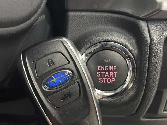 スバル インプレッサ Ｇ４ 2．0i－S アイサイト 秋田県 2018(平30)年 3万km クリスタルホワイトP 純正ナビ【AM/FM/BT/CD/DVD】 /フルセグTV /バックカメラ/ ETC2.0 /横滑り防止装置　/レーンキープアシスト /衝突被害軽減システム /クルーズコントロール /パドルシフト /前席シートヒーター /前席パワーシート/自動パーキングブレーキ/ヒルディセントコントロール/USBポート/オートエアコン/オートライト/ステアリングリモコン/プッシュスタート/スマートキー/スペアキー有/アイドリングストップ/クリアランスソナー/ライトレベライザー/革巻きステアリング/ 純正AW/フォグライト