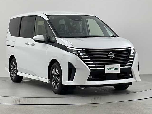 日産 セレナ e－パワー ハイウェイスター V 熊本県 2025(令7)年 0.1千km プリズムホワイト 純正12.3型ナビ（ＴＶフルセグ，ＢＴ）/純正後席モニター　/アラウンドビューモニター　/エマージェンシーブレーキ　/車線逸脱警報　/コーナーセンサー　/プロパイロット　/両側電動パワースライドドア/インテリジェントルームミラー　/ビルトインETC2.0　/純正アルミホイール１６インチ　/純正LEDヘッドライト/オートライト/HDMI　/USB/スマートキー/スペアキー