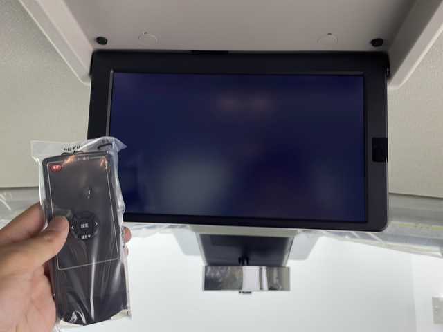 日産 セレナ e－パワー ハイウェイスター V 熊本県 2025(令7)年 0.1千km プリズムホワイト 純正12.3型ナビ（ＴＶフルセグ，ＢＴ）/純正後席モニター　/アラウンドビューモニター　/エマージェンシーブレーキ　/車線逸脱警報　/コーナーセンサー　/プロパイロット　/両側電動パワースライドドア/インテリジェントルームミラー　/ビルトインETC2.0　/純正アルミホイール１６インチ　/純正LEDヘッドライト/オートライト/HDMI　/USB/スマートキー/スペアキー