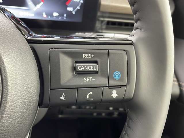 日産 セレナ e－パワー ハイウェイスター V 熊本県 2025(令7)年 0.1千km プリズムホワイト 純正12.3型ナビ（ＴＶフルセグ，ＢＴ）/純正後席モニター　/アラウンドビューモニター　/エマージェンシーブレーキ　/車線逸脱警報　/コーナーセンサー　/プロパイロット　/両側電動パワースライドドア/インテリジェントルームミラー　/ビルトインETC2.0　/純正アルミホイール１６インチ　/純正LEDヘッドライト/オートライト/HDMI　/USB/スマートキー/スペアキー