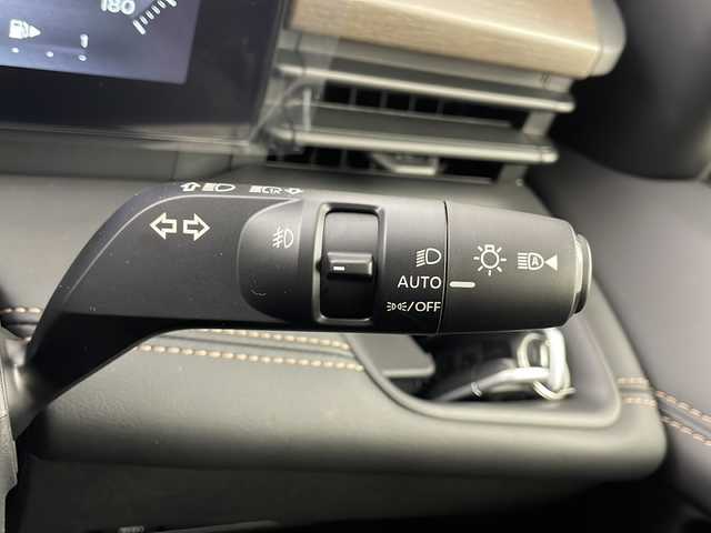 日産 セレナ e－パワー ハイウェイスター V 熊本県 2025(令7)年 0.1千km プリズムホワイト 純正12.3型ナビ（ＴＶフルセグ，ＢＴ）/純正後席モニター　/アラウンドビューモニター　/エマージェンシーブレーキ　/車線逸脱警報　/コーナーセンサー　/プロパイロット　/両側電動パワースライドドア/インテリジェントルームミラー　/ビルトインETC2.0　/純正アルミホイール１６インチ　/純正LEDヘッドライト/オートライト/HDMI　/USB/スマートキー/スペアキー