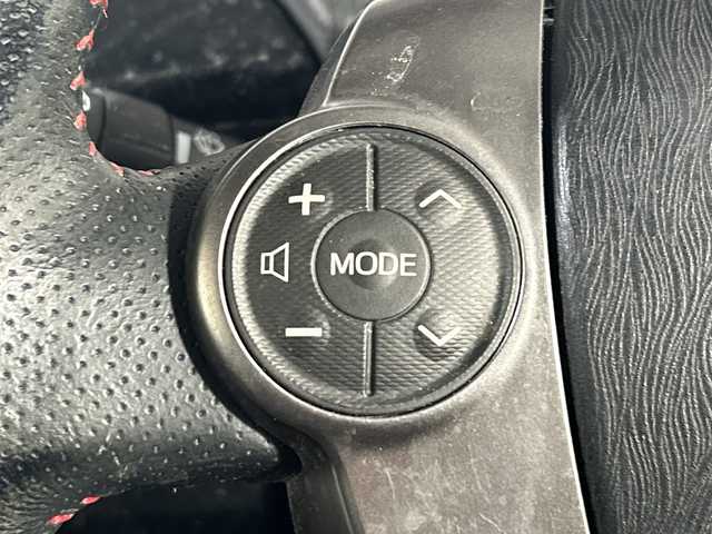 トヨタ プリウス S ツーリングセレ G’s 神奈川県 2014(平26)年 6万km レッドマイカメタリック 純正SDナビゲーション【NSZN-W64T】/フルセグ　Bluetooth　CD DVD　SD/バックカメラ/純正ビルトインETC/革巻きステアリング/ステアリングスイッチ/プッシュスタート/スマートキー/純正18インチアルミホイール/電格ウインカーミラー/HIDヘッドランプ/フロントフォグランプ/LEDイルミネーションビーム/リアコンビネーションランプ/Gsエンブレム