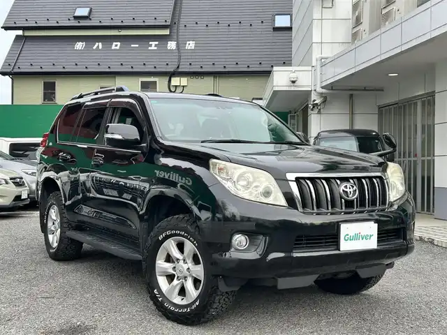 トヨタ ランドクルーザー プラド TX Lパッケージ 東京都 2012(平24)年 15.1万km ブラック ・純正ナビ/（NHZD-W62G)/（CD/DVD/フルセグ/Bluetooth/MSV)/・バックカメラ/・革シート/・前席パワーシート/・前席シートヒーター/・電動格納ウィンカーミラー/・革ステアリング/・フロントドライブレコーダー/・クルーズコントロール/・ETC/・フロントフォグランプ/・ライトレベライザー/・プライバシーガラス/・ISOFIX/・フロアマット/・バイザー/・ルーフレール/・冬タイヤAW付き4本積込/・純正17インチアルミホイール/・スマートキー/・プッシュスタート/・スペアキー×1/・W+サイド+カーテンSRS&ABS/・横滑り防止装置/・取扱説明書