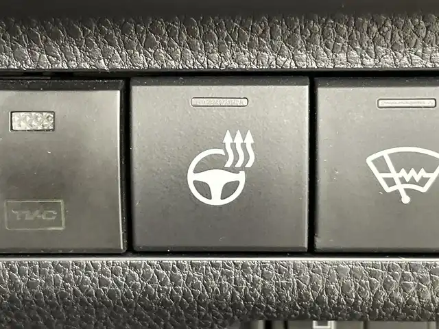 トヨタ ＲＡＶ４ アドベンチャー オフロードPKG 群馬県 2021(令3)年 3.9万km プレシャスブラックパール リヤクロストラフィックオートブレーキ/ブラインドスポットモニター/ステアリングヒーター/快適温熱シート/シートベンチレーション(運転席・助手席)/ハンズフリーパワーバックドア/アクセサリーコンセント(AC100V/100W)/寒冷地仕様/TRDマッドガード/=========＝/純正9インチディスプレイオーディオ(ナビ機能付)/AM/FM/USB/Miracast/BT/フルセグ/パノラミックビューモニター/ビルトインETC2.0/ドライブレコーダー(TZ-D205W)/トヨタセーフティセンス/・プリクラッシュセーフティ/・レーントレーシングアシスト/・レーダークルーズコントロール/・オートマチックハイビーム/・ロードサインアシスト/インテリジェントクリアランスソナー/LEDヘッドライト/スマートキー/プッシュスタート