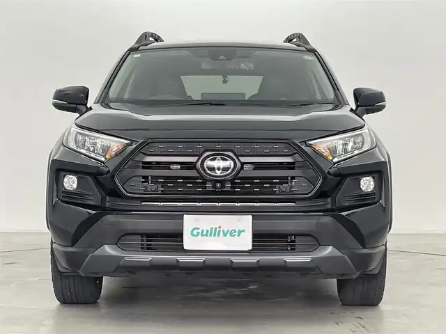トヨタ ＲＡＶ４ アドベンチャー オフロードPKG 群馬県 2021(令3)年 3.9万km プレシャスブラックパール リヤクロストラフィックオートブレーキ/ブラインドスポットモニター/ステアリングヒーター/快適温熱シート/シートベンチレーション(運転席・助手席)/ハンズフリーパワーバックドア/アクセサリーコンセント(AC100V/100W)/寒冷地仕様/TRDマッドガード/=========＝/純正9インチディスプレイオーディオ(ナビ機能付)/AM/FM/USB/Miracast/BT/フルセグ/パノラミックビューモニター/ビルトインETC2.0/ドライブレコーダー(TZ-D205W)/トヨタセーフティセンス/・プリクラッシュセーフティ/・レーントレーシングアシスト/・レーダークルーズコントロール/・オートマチックハイビーム/・ロードサインアシスト/インテリジェントクリアランスソナー/LEDヘッドライト/スマートキー/プッシュスタート