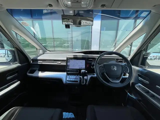 ホンダ ステップワゴン スパーダ ホンダセンシング 香川県 2019(平31)年 0.9万km プレミアムスパークルブラックパール 登録時走行距離：8922km/メーカー純正10型ナビ/　CD DVD BT フルセグTV/バックカメラ/純正11.6型フリップダウンモニター/両側パワースライドドア/衝突被害軽減装置/レーンキープアシスト/レーダークルーズコントロール/横滑り防止装置/アイドリングストップ/LEDヘッドライト/オートライト/フォグランプ/ロールサンシェード/革巻きステアリング/ステアリングスイッチ/パドルシフト/プッシュスタート/スマートキー/スペアキー